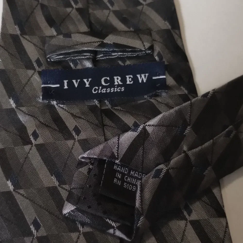 Ivy Crew Classics Mens Silk Tie Grey Black Silver Geometric Diamond Stripe